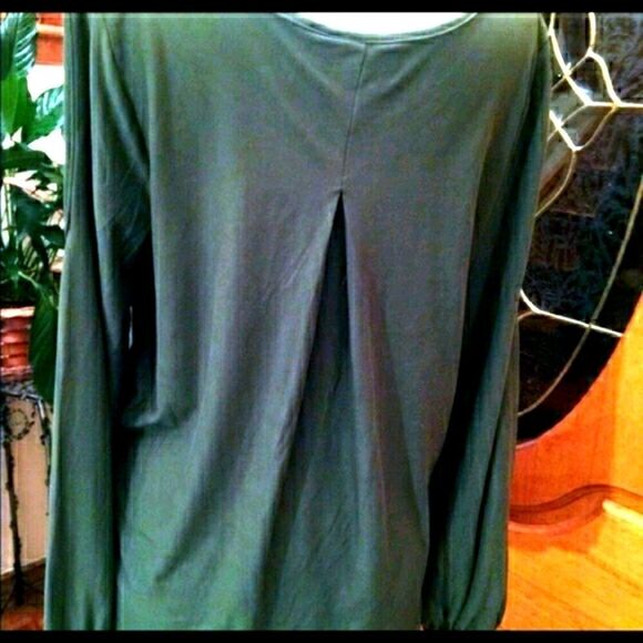 New Directions women's v neck top size PM.   NWT - Picture 2 of 7